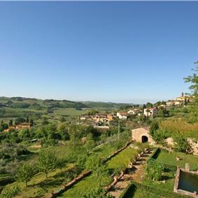 A selection of 2-3 bedroom apartments with shared pool near Florence, Sleeps 4-6